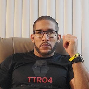 Meet your Posher, Derek